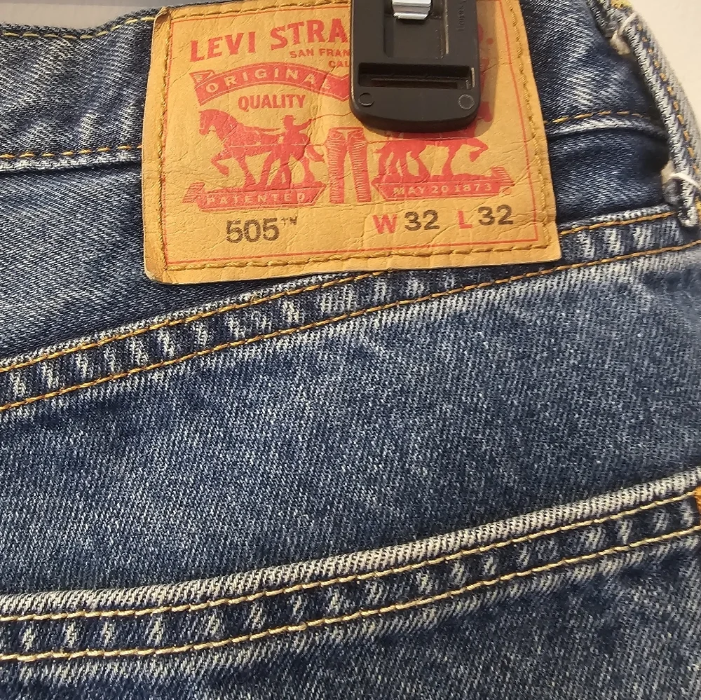 Levi’s 505 Cutoff Denim Shorts W32 Distressed Raw Hem Vintage - Picture 4 of 6